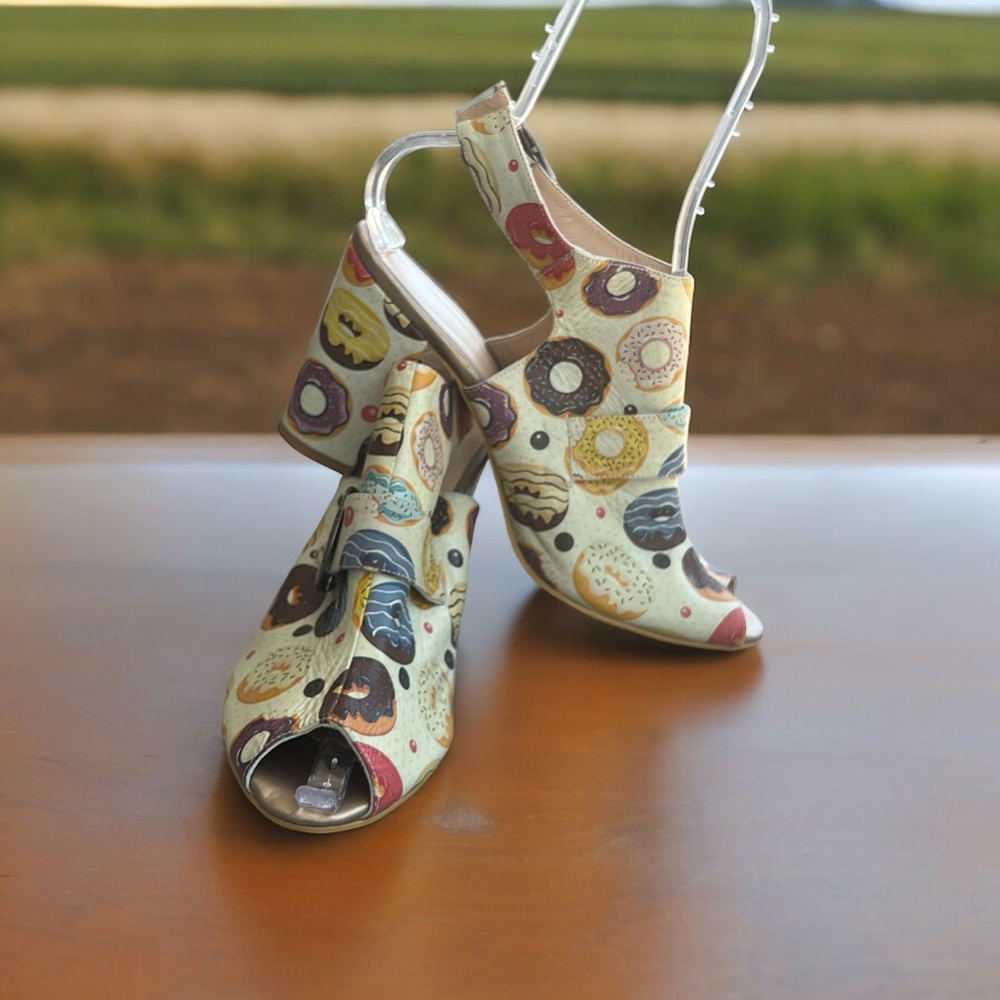 Donut Design Women’s Shoe Size 10M - Picture 2 of 9